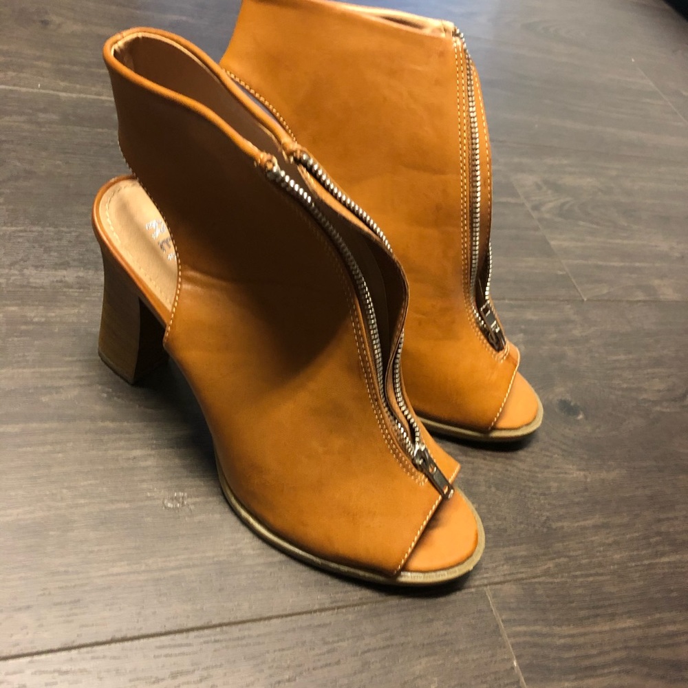 Report tan leather zip heel